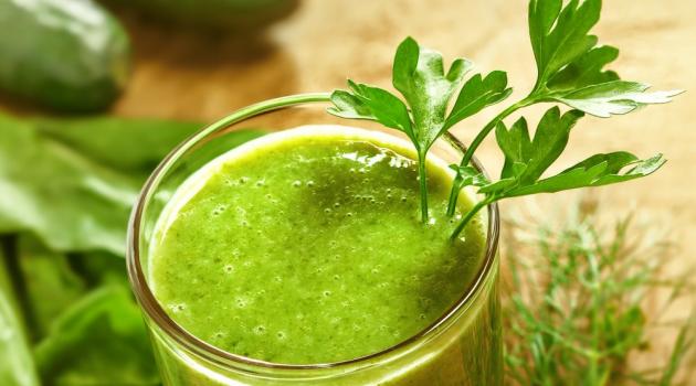 O suco verde pode ser feito com vários ingredientes diferentes (Foto: Reprodução)